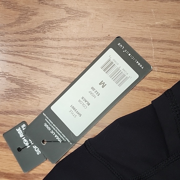 NWT‎ yogalicioes lux shorts med - Picture 6 of 9